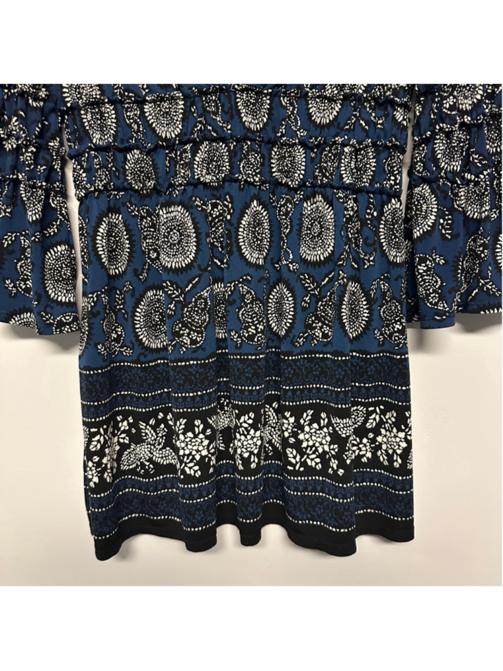 Max Studio Blue White Floral Tunic Top Size Medium cinched waist Bell sleeve - Picture 10 of 10